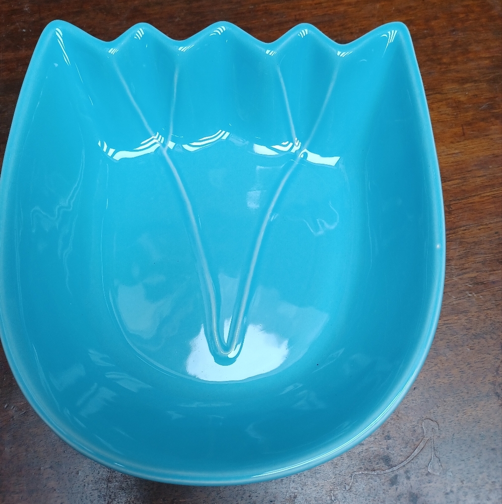 NWOT BLUE TULIP FLOWER Shaped dish